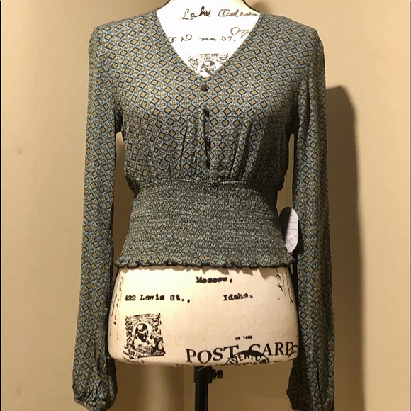 FINAL—GYPSIES & MOONDUST—LONG SLEEVE ELASTIC CUFF & CROPPED ELASTIC WAIST!! - Picture 9 of 10